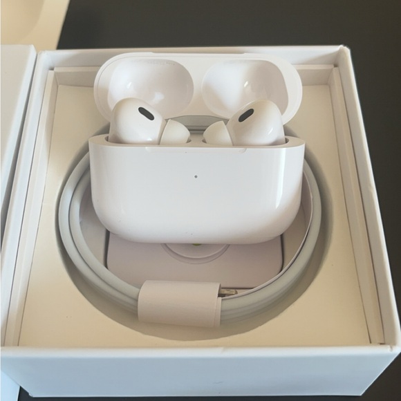 Apple AirPod pro 2nd generation brand new never used only opened to take picture - Picture 4 of 4